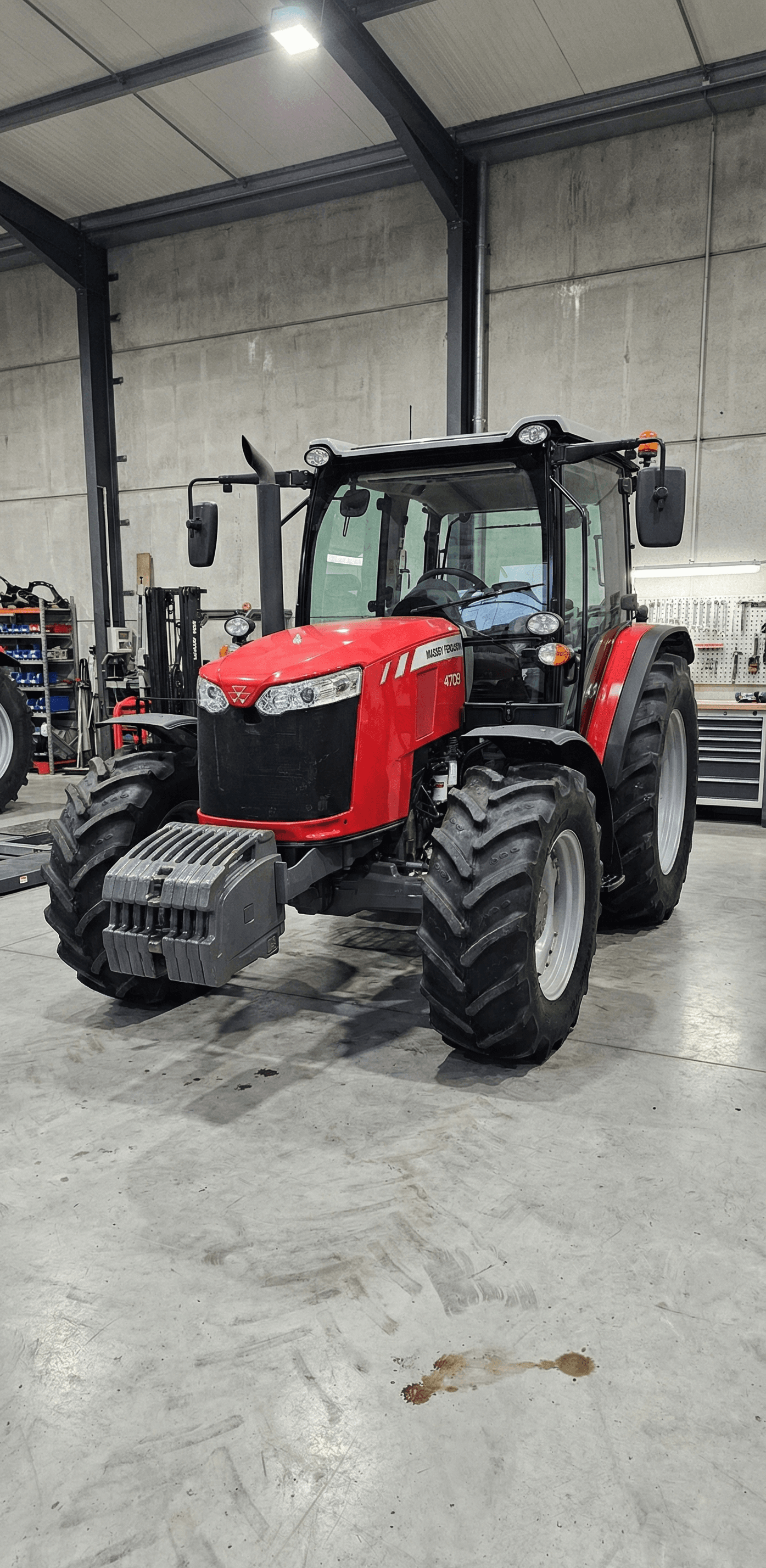 Massey Ferguson 4709